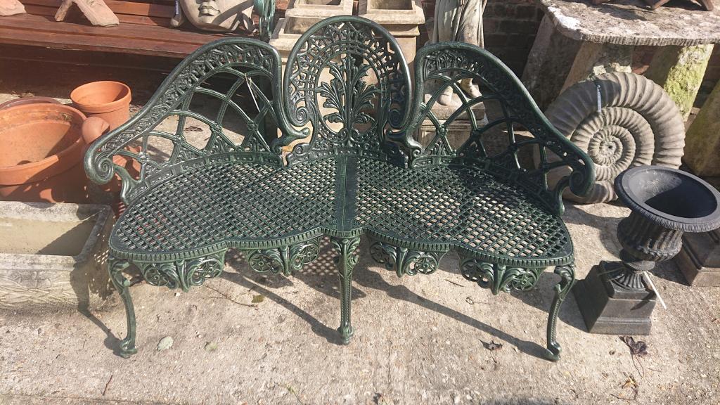 <p>Cast aluminium green bench</p><p>Also avaialable in white